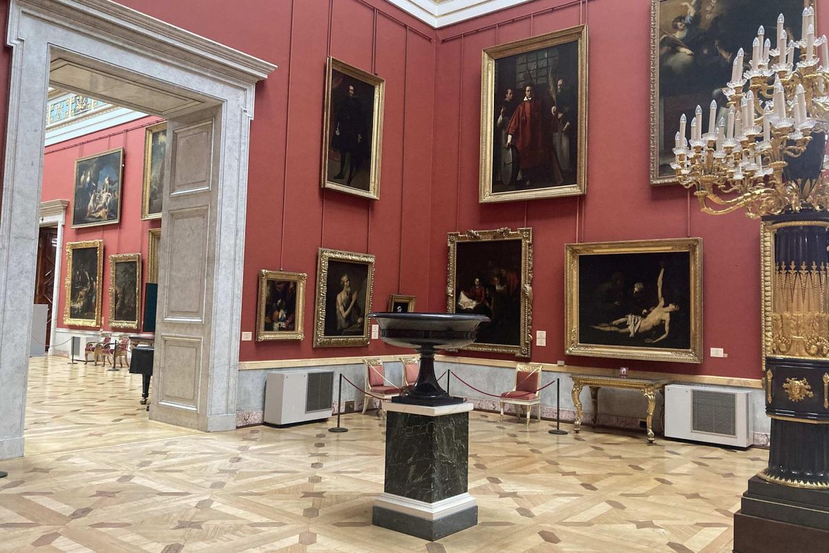 Эрмитаж до открытия с персональным гидом (VIP-экскурсия)