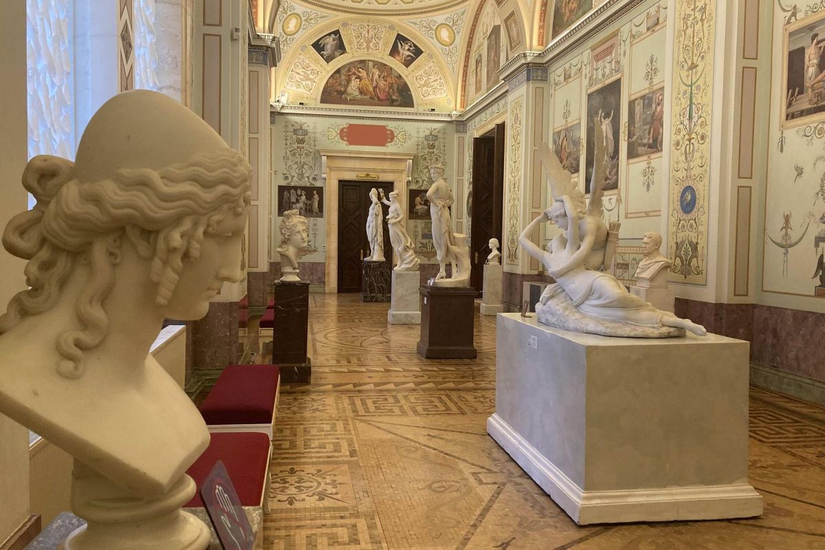 Эрмитаж до открытия с персональным гидом (VIP-экскурсия)