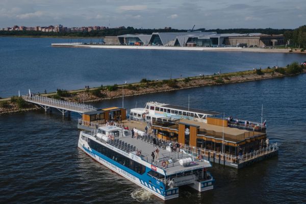 Скоростной катамаран из Кронштадта в Петербург
